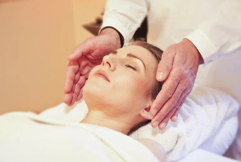 Should-I-See-a-Chiropractor-or-Massage-Therapist