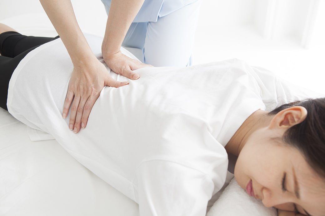 Chiropractor or Physical Rehabilitation Therapy for Lower Back Pain